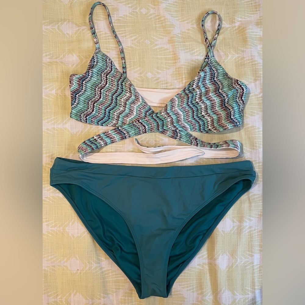 Bikini set (top:S, bottom:L)